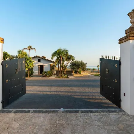 Camemi Villa *